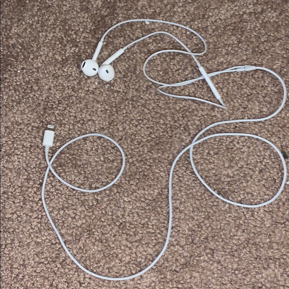 New Apple Earpods with lightning connector